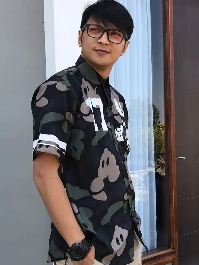 6 Potret Terbaru Reiner Manopo, Aktor Sinema yang Masih Single di Usia 33 Tahun