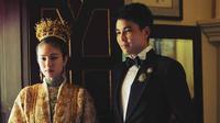 Rupanya, semua ansambel yang dipakai Nong Poy merupakan koleksi nenek sang suami. Termasuk perhiasan emas dan batu mulia yang merupakan barang antik berusia ratusan tahun. [@niyadarweddinganswer]