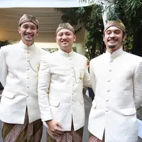 Moreno Soeprapto baru saja mempersunting Noorani Sukardi, anak mantan Menteri BUMN Kabinet Gotong Royong, Laksamana Sukardi. Akad nikah digelar di kediaman mempelai perempuan di kawasan Kebayoran Baru. (Adrian Putra/Bintang.com)