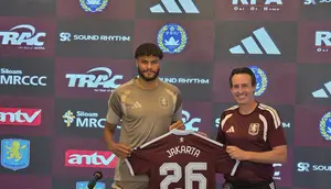 Aston Villa Antusias Sambut Laga Perdana di GBK, Mings Puji Fasilitas