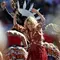 Aksi Shakira saat tampil dalam upacara penutupan Piala Dunia 2014 di Stadion Macarana, Brasil, Senin (14/7/14). (AFP PHOTO/PEDRO UGARTE)