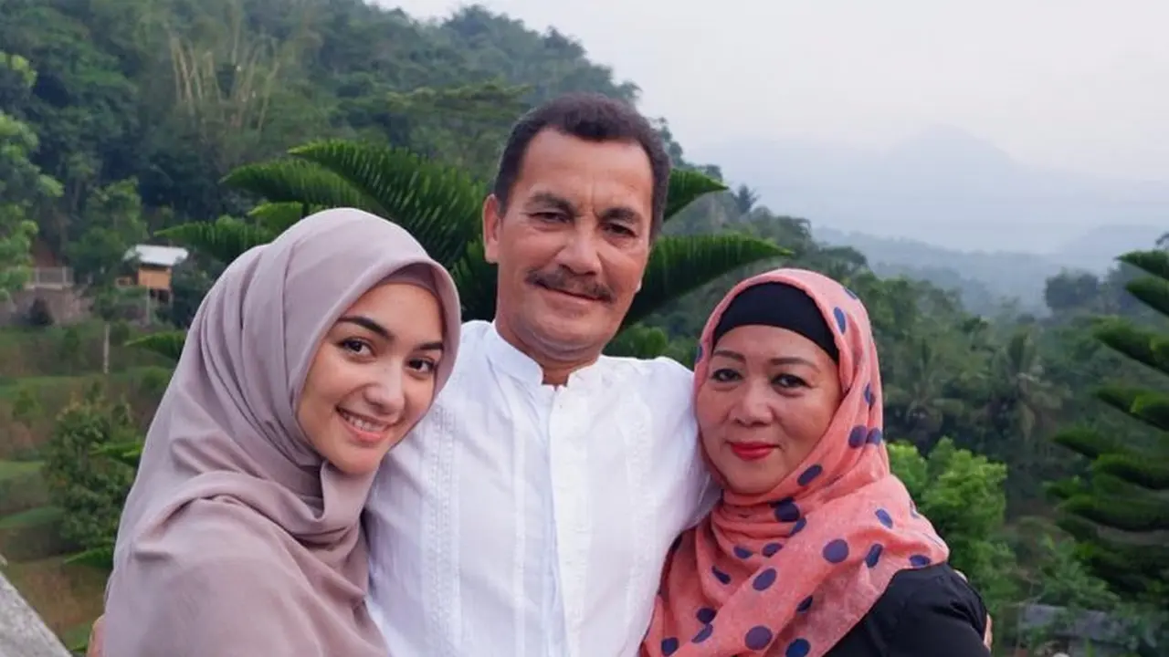 7 Potret Kenangan Citra Kirana dan Mendiang Sang Ayah, Penuh Kehangatan