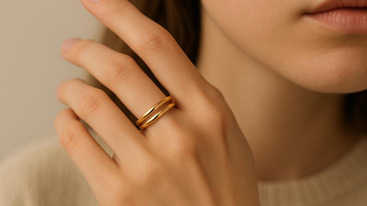 6 Tips Memakai Cincin Bertumpuk untuk Jari Kecil agar Terlihat Elegan &amp; Stylish