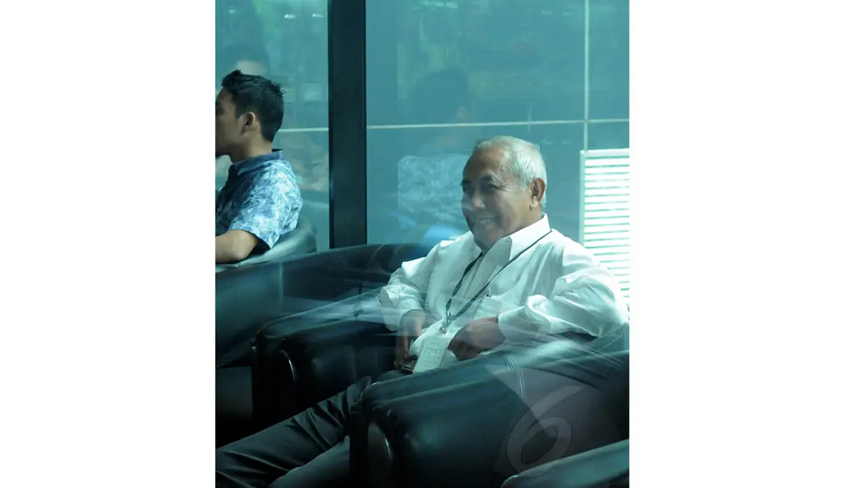 KPK memanggil mantan deputi penindakan lembaga antikorupsi tersebut, Ade Raharja, Jakarta, Kamis (26/6/14). (Liputan6.com/Faisal R Syam)