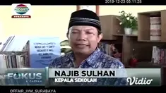 Dalam menyambut hari Ibu, para siswa SMP AL Azhar Kelapa Gading Surabaya menyerahkan Buku Antologi (City Tour) yang ditulis sendiri oleh murid kepada Ibu masing masing.