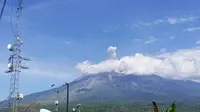 Masih Berstatus Waspada, Gunung Semeru Erupsi Setinggi 700 Meter ke Arah Timur