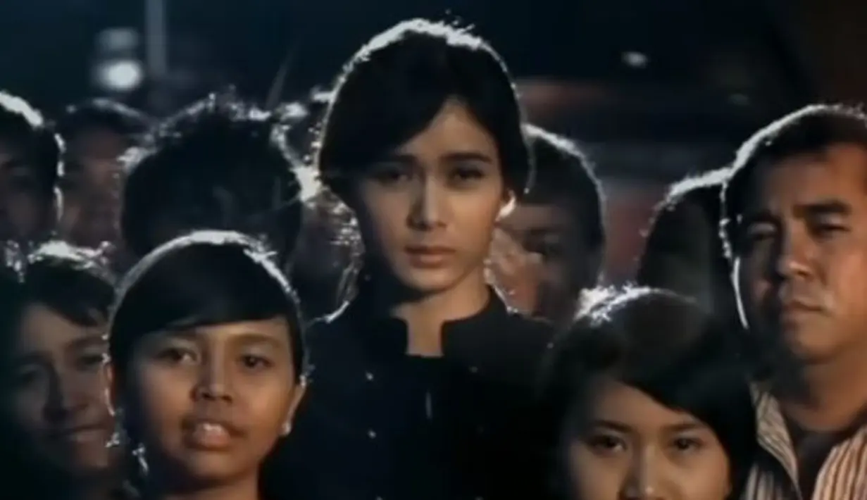 Renata Kusmanto kala menjadi model videoklip dari band Samsons berjudul Luluh. Sangat cantik dan menawan. (YouTube)