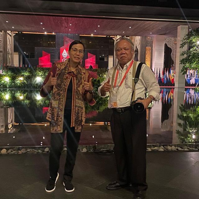 6 Gaya Menteri PUPR Basuki Hadimuljono Jadi Fotografer Dadakan di KTT G20, Curi Perhatian
