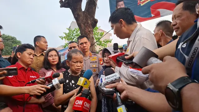Menteri Perumahan dan Kawasan Permukiman (PKP), Maruarar Sirait, di Kampung Ambon, Cengkareng, Jakarta Barat, Sabtu (24/10/2026).