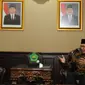 Menteri Agama Lukman Hakim Saifuddin (kanan) berbincang dengan Dubes AS untuk Indonesia, Joseph R Donovan di Kemenag, Jakarta, Selasa (7/2). Kunjungan tersebut untuk memperbanyak kerjasama di bidang pendidikan. (Liputan6.com/Helmi Fithriansyah)