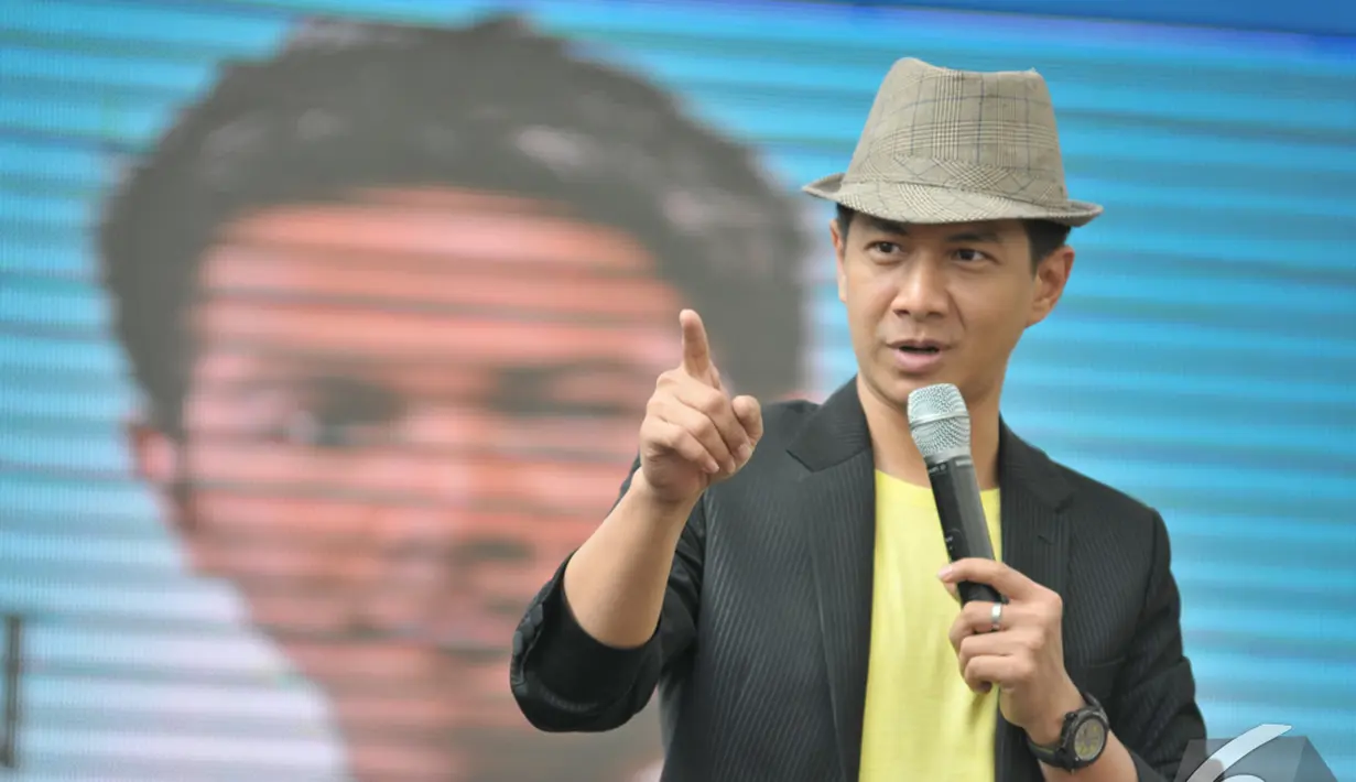 Delon saat beraksi di acara Hari HAM Sedunia yang digelar Komnas HAM di Jalan Latuharhary, Jakarta, Rabu (10/12/2014). (Liputan6.com/Panji Diksana)