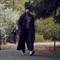 Omar Sy sebagai Assane Diop dalam serial "Lupin". (Kredit: Emmanuel Guimier/Netflix)