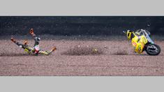 Pebalap Kalex, Alex Rins, tergelincir saat balapan Moto2 GP Jerman di Sirkuit Sachsenring, Minggu (17/7/2016). (AFP/Robert Michael)