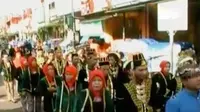 Kilas Indonesia: Sepasang Pengantin Menikah di KA Yogyakarta-Solo