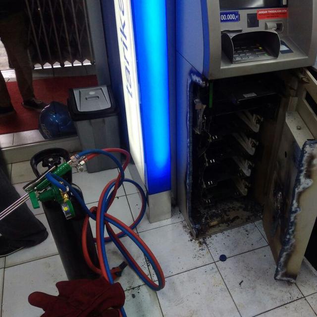 Mesin Atm Buka Pukul Berapa - Daftar Terkini Limit Tarik Tunai Atm Bca