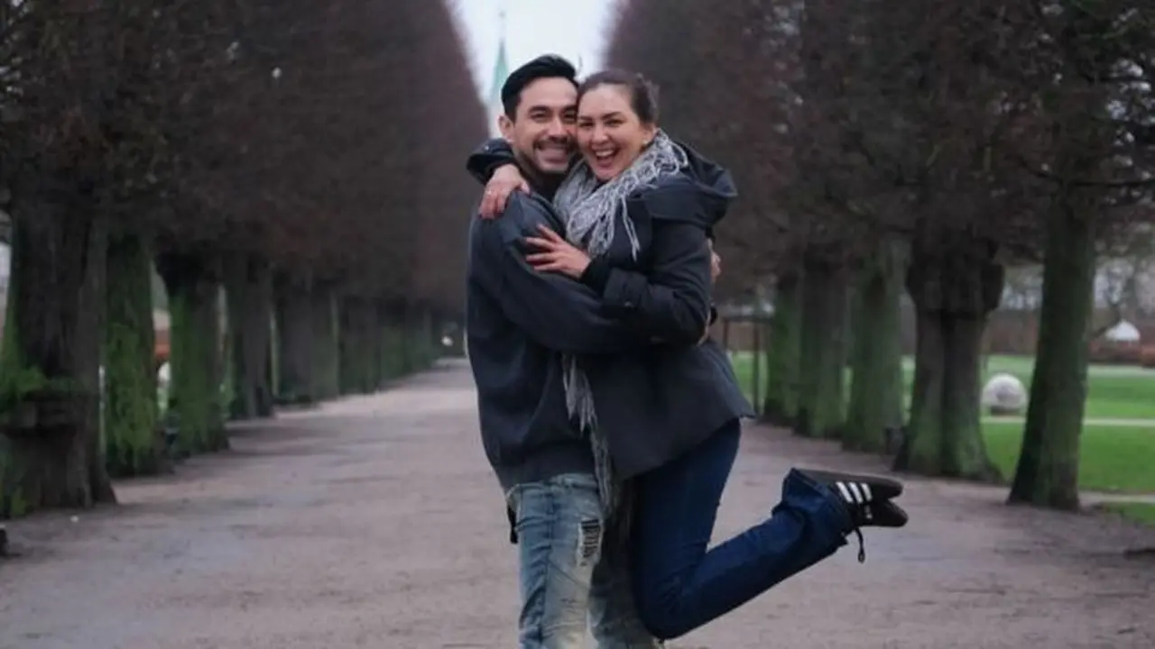 10 Potret Harmonis Rumah Tangga Donna Agnesia dan Darius Sinathrya, Pasutri Penuh Inspirasi (credit: instagram.com/darius_sinathrya/dagnesia).