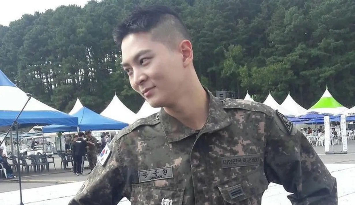 Joo Won berangkat ke kamp militer pada 16 Mei 2017 untuk menjalani pelatihan dasar sebagai tentara aktif. (foto: pinterest.com)