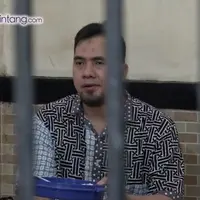 Pihak Saipul Jamil mempersoalkan status DS yang dianggap masih anak-anak dalam eksepsi atas dakwaan Jaksa Penutut Umum (JPU). Menduga adanya pemalsuan identitas, pihak Saipul pun melaporkan identitas DS ke Polda Metro Jaya.