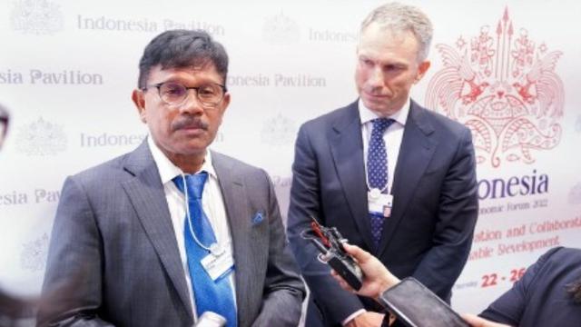 Menkominfo RI Johhny G Plate (kiri) dan President Google Asia Pacifik Scoot Beamount (kanan), pada sela-sela acara World Economy Forum di Davos, Swiss, Senin (23/05/2022)