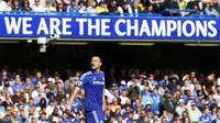 John Terry membawa Chelsea unggul 1-0 atas Liverpool (Reuters/John Sibley)