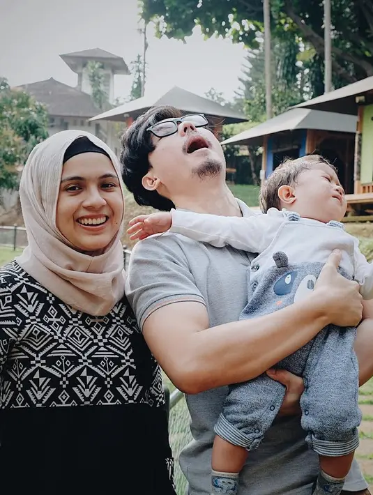 Walaupun tampil tanpa make up, akan tetapi kecantikan Nycta Gina seakan tak luntur. (Foto: instagram.com/missnyctagina)