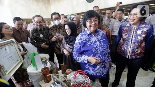 Menteri LHK, Siti Nurbaya membuka secara langsung FPSN 2023.  Dalam sambutannya, Menteri Siti menyampaikan bahwa tema yang ditetapkan sebagai HLH sedunia menjelaskan tentang semakin pentingnya masalah persampahan secara nasional dan internasional. (Liputan6.com/Johan Tallo)