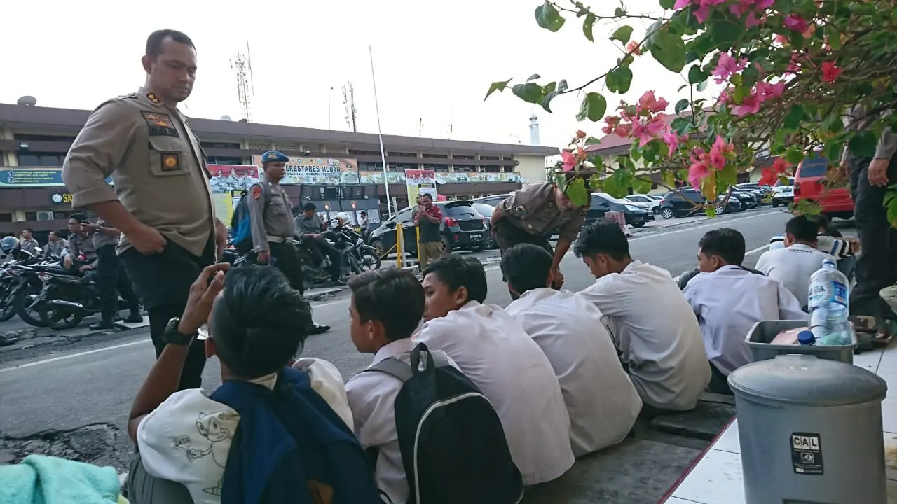 Pelajar serang petugas di Medan