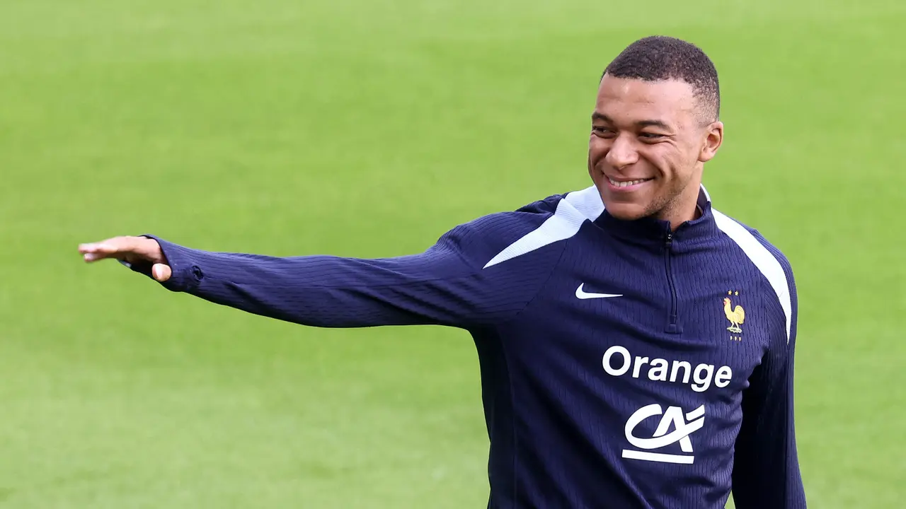 Kylian Mbappe Menyapa Pendukung Timnas Prancis di Euro 2024