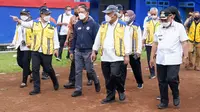 Menteri PUPR Basuki Hadimuljono dan Menpora Zainudin Amali meninjau Stadion Kanjuruhan. (Dok Kemenpora)