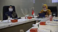 Menaker Ida Fauziyah saat memimpin teleconference sidang pleno Lembaga Kerja Sama (LKS) Tripartit Nasional di Jakarta, pada Rabu (8/4/2020).