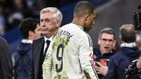 Kekecewaan Carlo Ancelotti dan Kylian Mbappe saat Real Madrid kalah dari Valencia di ajang Liga Spanyol. (JAVIER SORIANO / AFP)