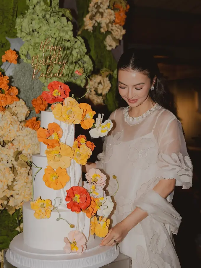 Makin Mature, Intip OOTD Raline Shah Rayakan Ulang Tahun ke-40 di Bulan Ramadan dengan Busana Modest Wear