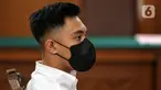 Terdakwa kasus penganiayaan terhadap Cristalino David Ozora, Mario Dandy Satriyo menjalani sidang vonis di Pengadilan Negeri Jakarta Selatan, Jakarta, Kamis (7/9/2023). Majelis hakim menjatuhkan vonis hukuman 12 tahun penjara terhadap Mario Dandy. (Liputan6.com/Johan Tallo)
