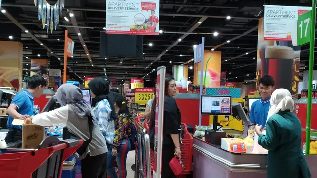 Supermarket di Central Park Mall, Jakarta Barat.