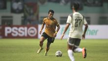 Pemain Bhayangkara FC, Nurhidayat Haji Haris saat melawan Persib Bandung dalam laga pekan pertama BRI Liga 1 2022/2023 di Stadion Wibawa Mukti, Cikarang, Minggu (24/7/2022). (Bola.com/Ikhwan Yanuar)