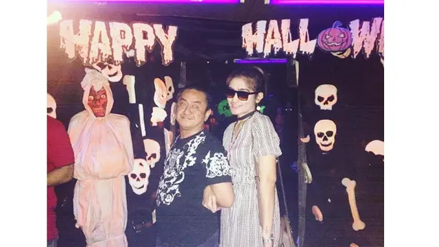 Terpaut 15 Tahun, Ini 6 Potret Mesra Revi Mariska Bareng Suami