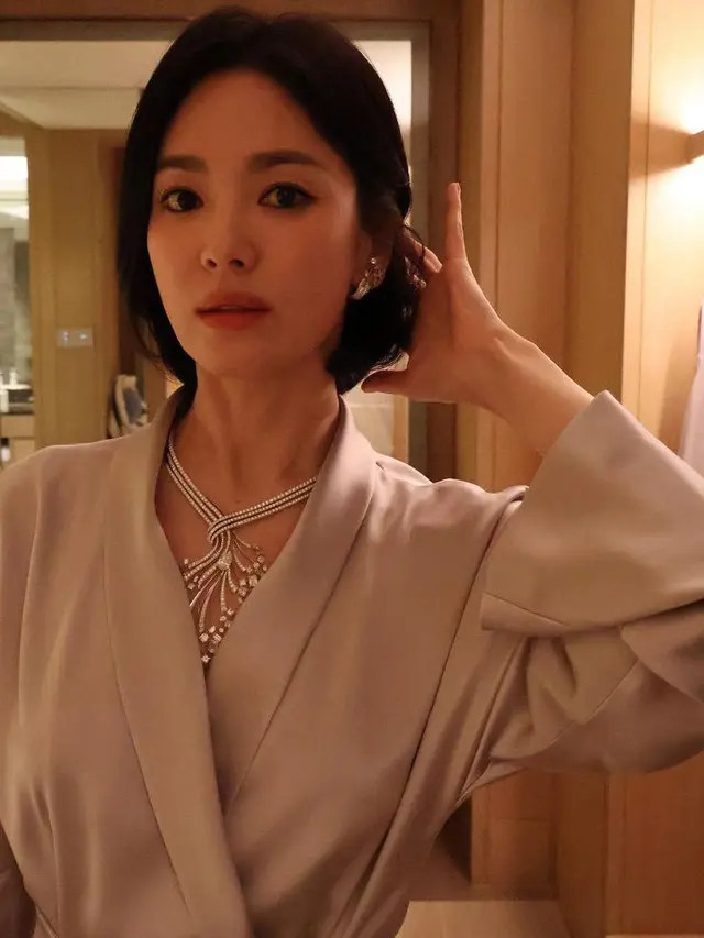 Potret Terbaru Song Hye Kyo Rayakan Ulang Tahun ke 43. [@kyo1122]
