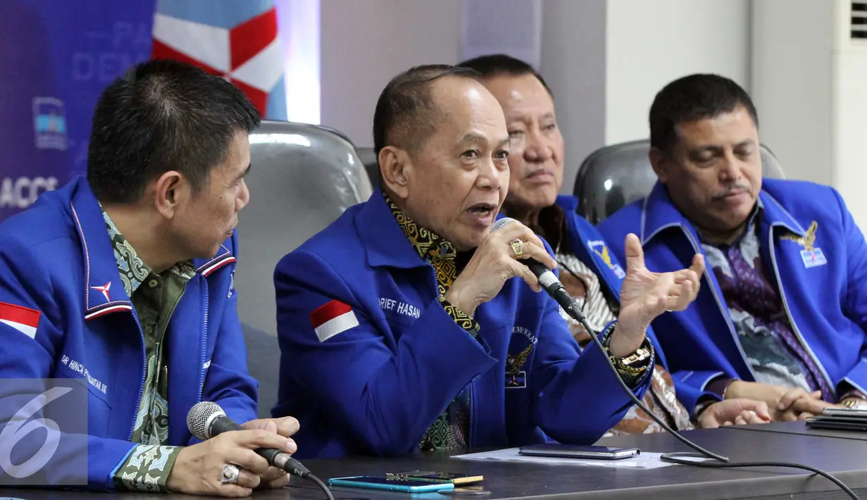 Waketum PD, Syarif Hasan memberikan keterangan pers terkait bencana asap di Sumatra dan Kalimantan, Jakarta, Minggu (6/9/2015). PD memberikan bantuan dan mengajak masyarakat untuk bahu membahu menanggulangi bencana asap. (Liputan6.com/Helmi Afandi)