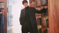 Tampilan Kece Lee Jong Suk, Pemeran Romance Is A Bonus Book untuk Halau Dingin