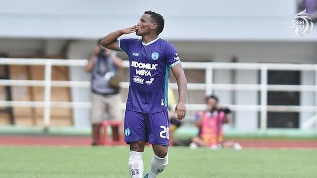 Aksi Eber Bessa bersama Persita Tangerang di BRI Liga 1 2024/2025 (c) PT LIB