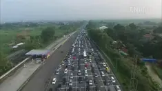 Jumat, (14/4/2017) Libur hari Paskah menyebabkan kemacetan di kawasan Puncak Bogor, antrean kendaraan dari pintu tol Ciawi hingga Puncak 