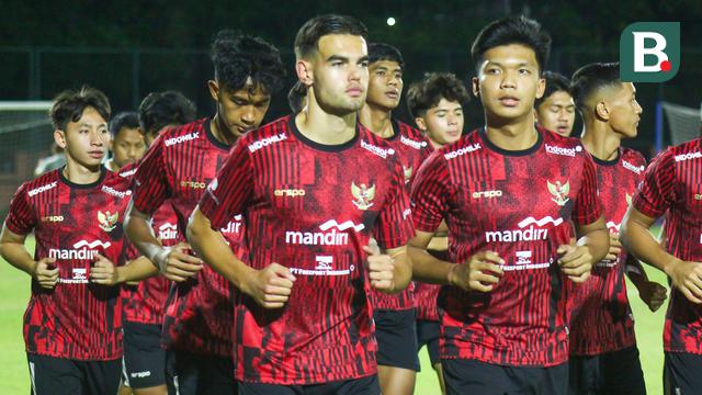 Foto: Matangkan Persiapan Akhir di Surabaya, Timnas Indonesia U-19 Gelar Latihan Terbuka Perdana Jelang Piala AFF U-19 2024