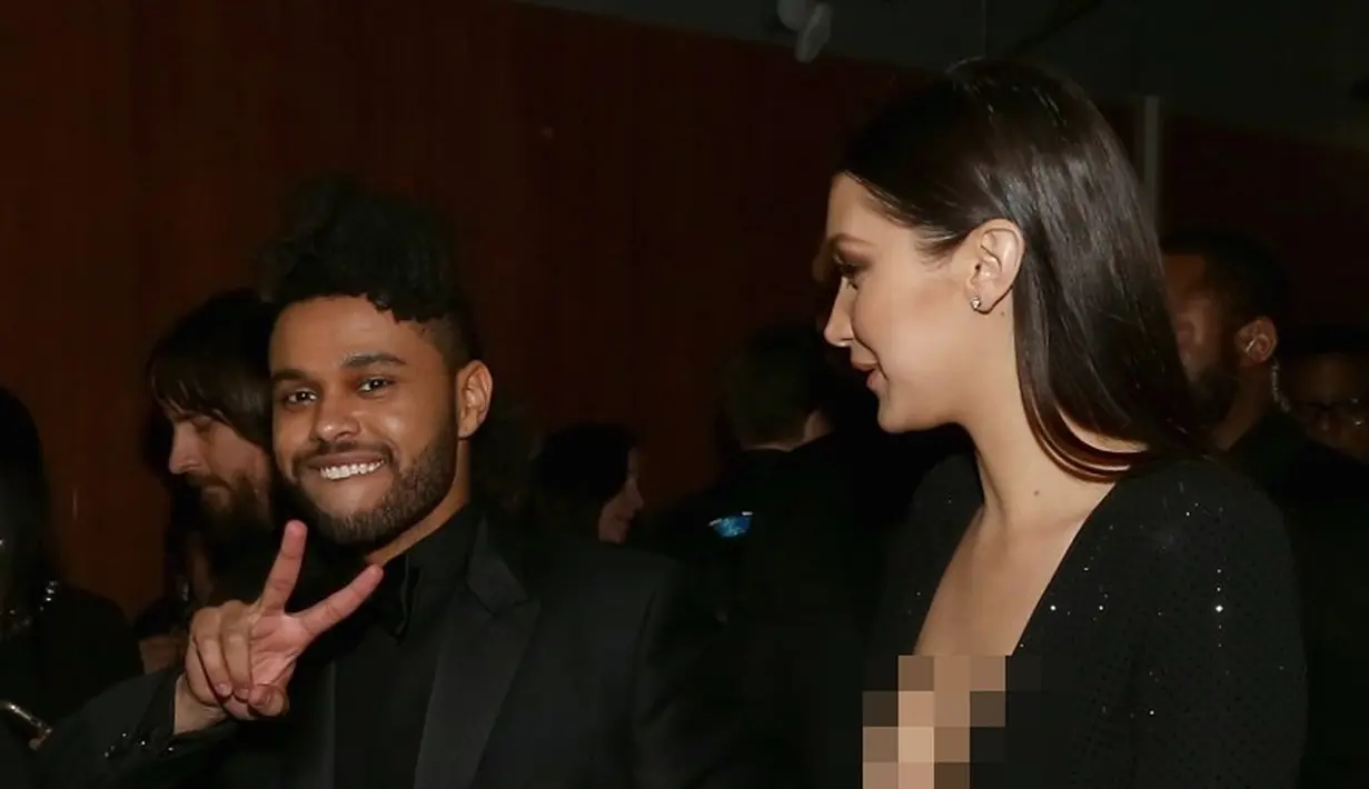Sebelumnya dilaporkan bahwa dia mengirimkan bunga mawar seharga jutaan rupiah dan mengirimkannya dengan pesan tulisan tangan bahwa The Weeknd tak pernah berhenti mencintai Bella Hadid. (CHRISTOPHER POLK/GETTY IMAGES NORTH AMERICA/AFP)