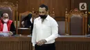 Musisi I Gede Ari Astina alias Jerinx SID saat sidang pembacaan putusan kasus dugaan pengancaman terhadap Adam Deni di Pengadilan Negeri Jakarta Pusat, Kamis (24/2/2022). I Gede Ari Astina divonis satu tahun penjara, denda Rp 25 juta subsider satu bulan kurungan. (Liputan6.com/Helmi Fithriansyah)