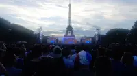 Suasana fan zone Piala Eropa 2016 Paris saat pertandingan Jerman melawan Prancis berlangsung, Kamis (7/7/2016). (Bola.com/Ary Wibowo). 