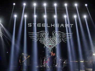 Grup musik rock asal Amerika, Steelheart saat tampil pada acara The 90's Festival 2024 di Gambir Expo Kemayoran, Jakarta, Sabtu (10/8/2024). (Liputan6.com/Herman Zakharia)