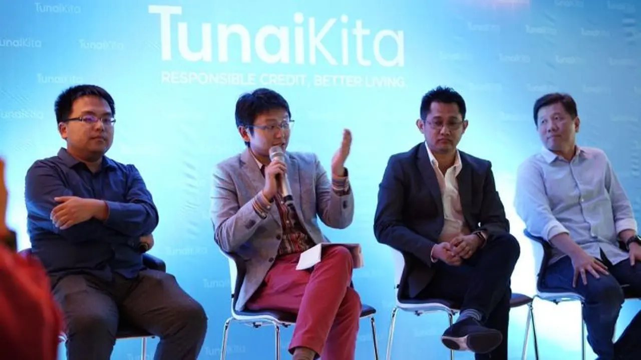 George Zhi Group CEO WeCash, James Chan CEO TunaiKita, Andri Huzain-COO T7unaiKita, Suryandy Jahja Managing Director PT Kresna Graha  Investama Tbk.