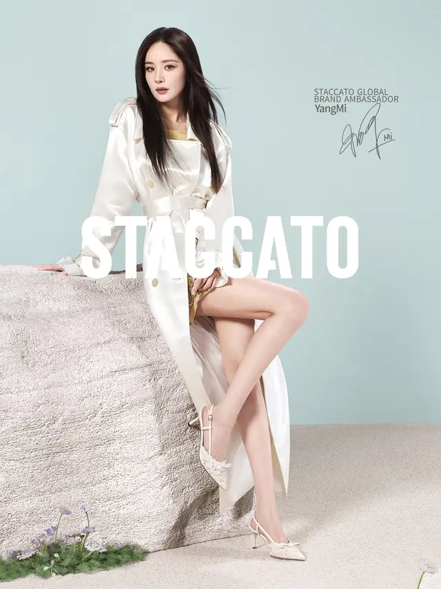 Yang Mi dengan koleksi sepatu Staccato Koleksi Spring/Summer 2025 (Foto Dok: Staccato Indonesia)