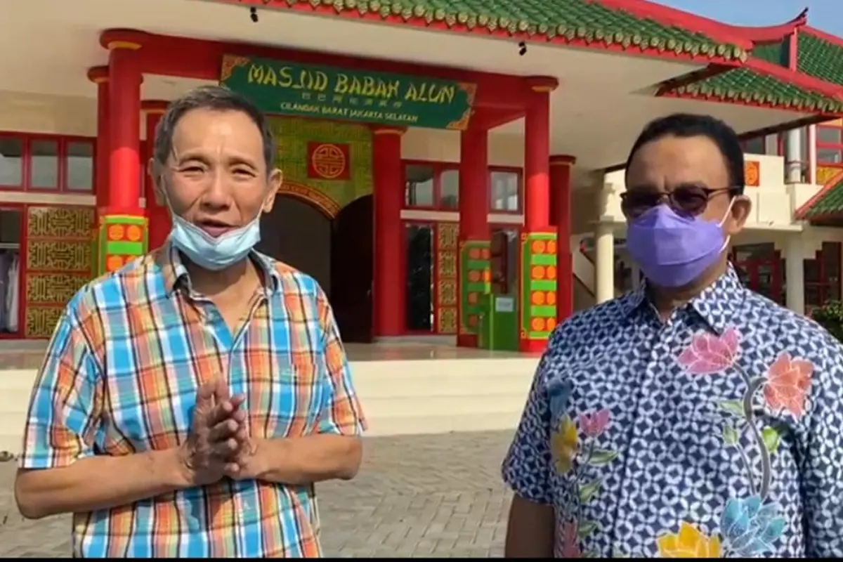 Gubernur DKI Jakarta bersama Jusuf Hamka saat meninjau Masjid Babah Alun Desari (Foto: Istimewa).