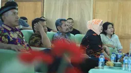 Sejumlah guru ikut hadir dalam acara reuni angkatan 2003 dengan tema "Dulu, Kini dan Selamanya" di gedung SMAN 57 Jakarta, Minggu (29/3/2015). (Dok.Pribadi)